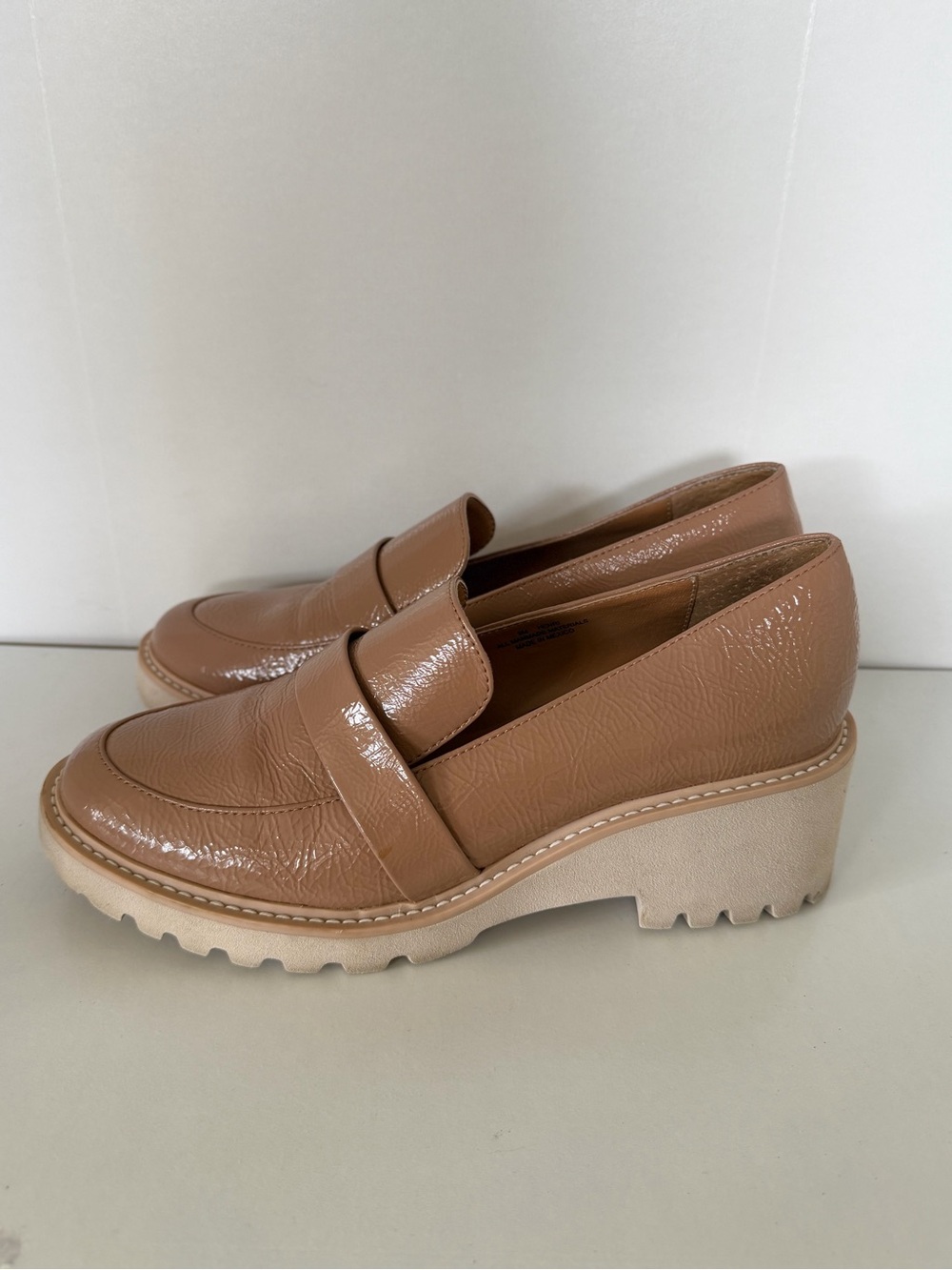 Dolce Vita Women’s Tan Patent Leather Platform Loafers Size 9
